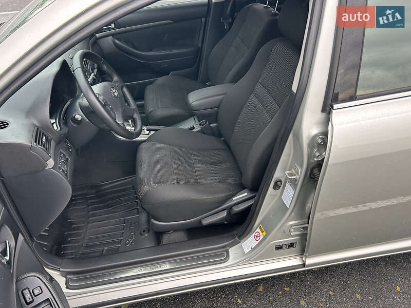 Седан Toyota Avensis 2006 в Днепре