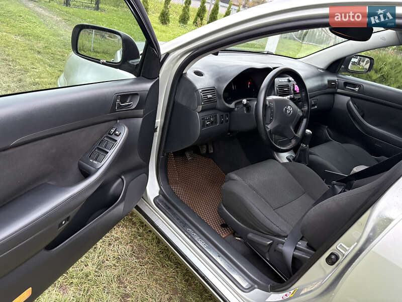 Универсал Toyota Avensis 2005 в Хырове фото 3 Универсал Toyota Avensis 2005 в Хырове