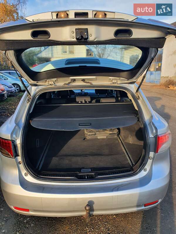 Універсал Toyota Avensis 2009 в Чернівцях