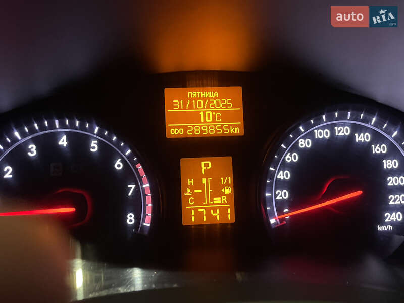 Седан Toyota Avensis 2012 в Києві