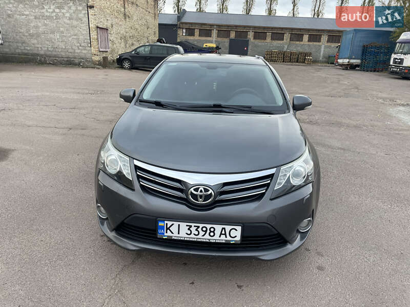 Седан Toyota Avensis 2012 в Києві