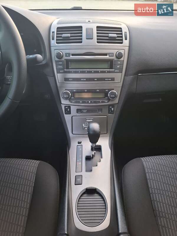 Седан Toyota Avensis 2010 в Одесі