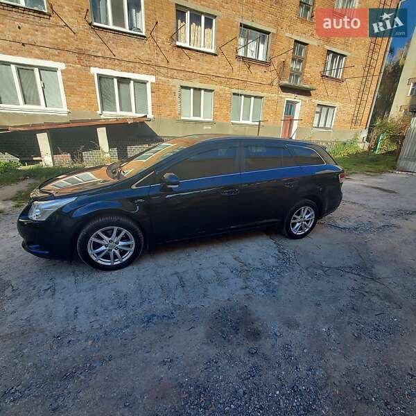 Универсал Toyota Avensis 2011 в Каменец-Подольском