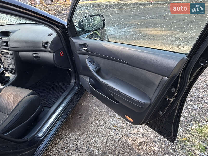 Универсал Toyota Avensis 2005 в Изюме