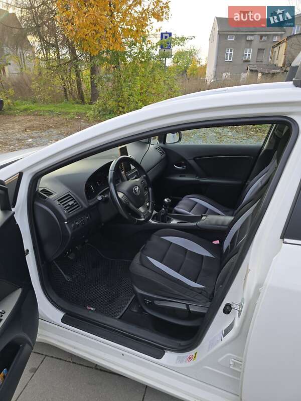 Универсал Toyota Avensis 2011 в Львове