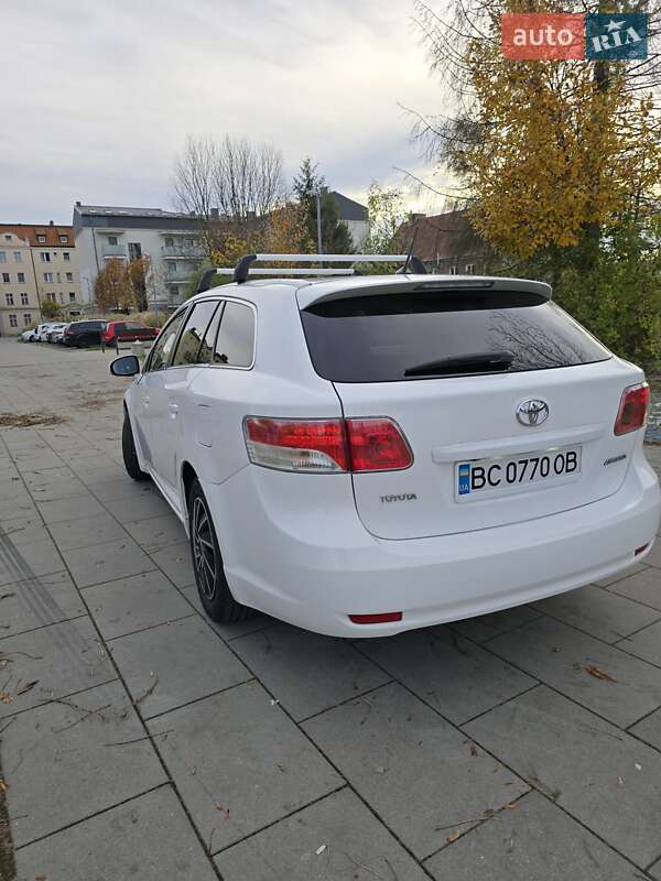 Универсал Toyota Avensis 2011 в Львове