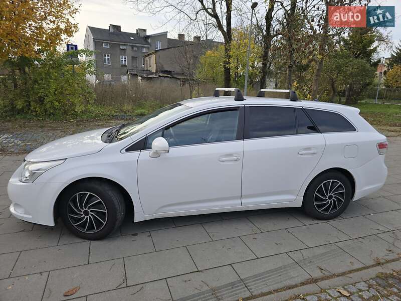 Универсал Toyota Avensis 2011 в Львове