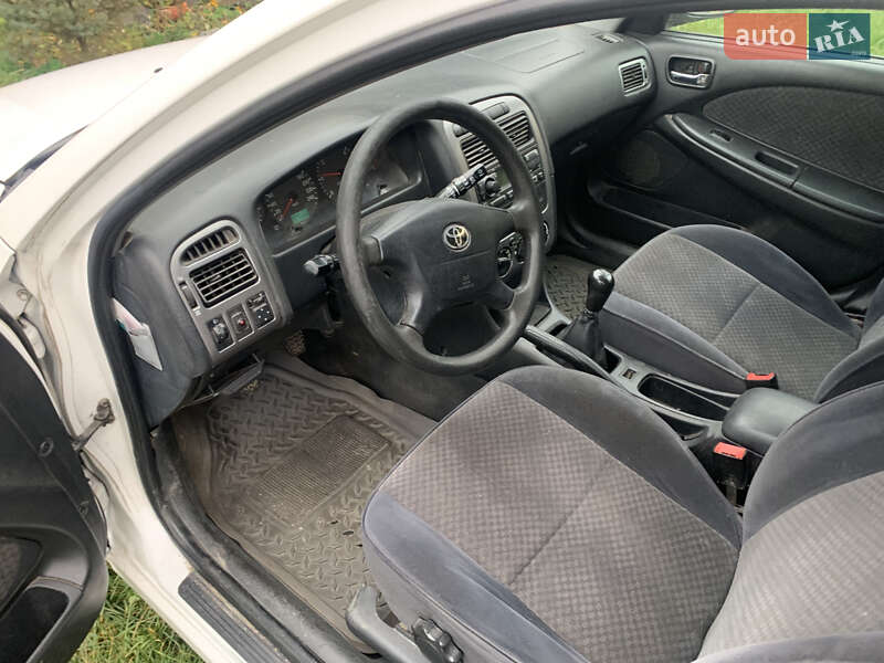 Універсал Toyota Avensis 2002 в Знам'янці