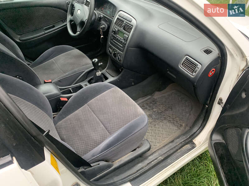 Універсал Toyota Avensis 2002 в Знам'янці