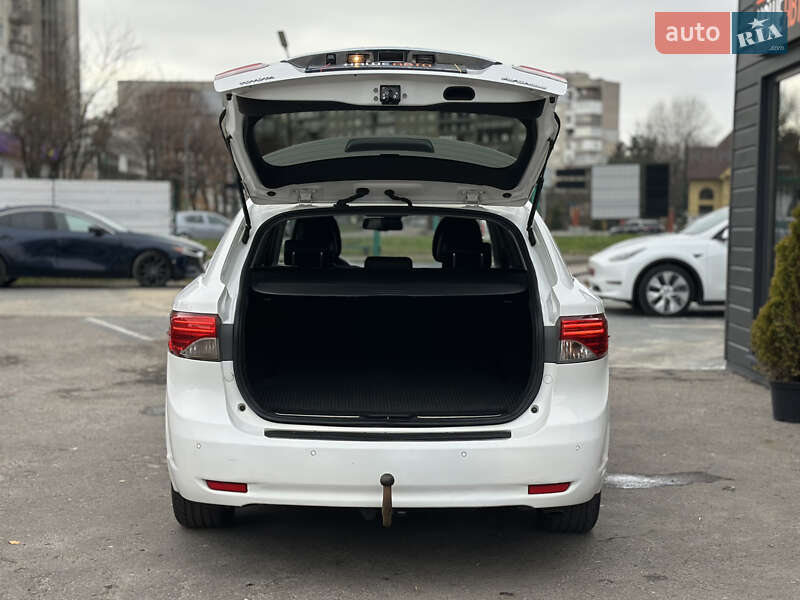 Универсал Toyota Avensis 2013 в Шептицькому