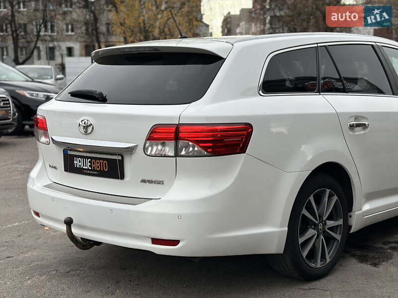Универсал Toyota Avensis 2013 в Шептицькому