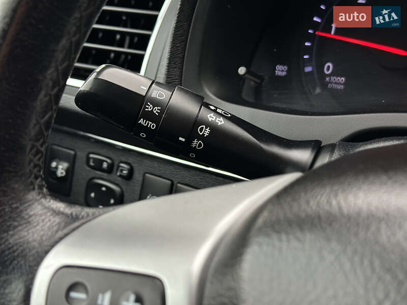 Универсал Toyota Avensis 2013 в Шептицькому