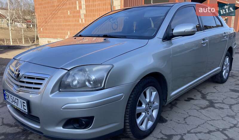 Лифтбек Toyota Avensis 2006 в Ровно