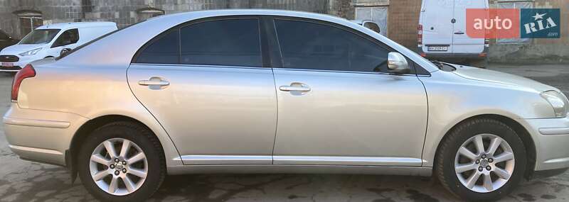 Лифтбек Toyota Avensis 2006 в Ровно