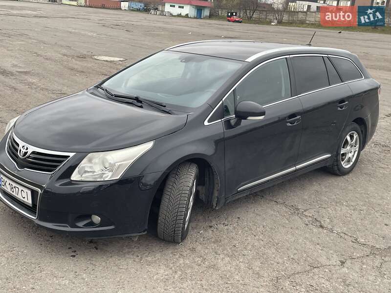 Универсал Toyota Avensis 2011 в Обарове