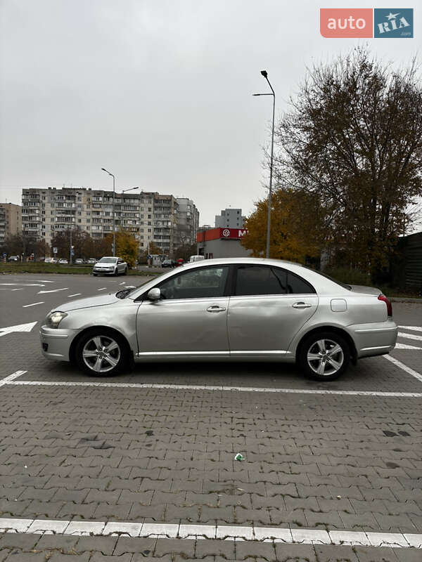 Седан Toyota Avensis 2006 в Киеве