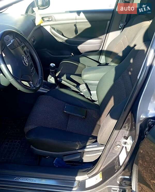 Универсал Toyota Avensis 2006 в Краснограде