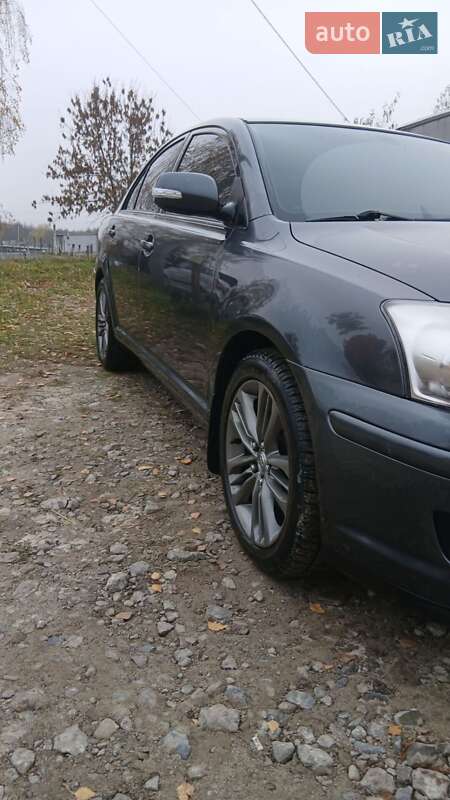 Седан Toyota Avensis 2007 в Новояворовске