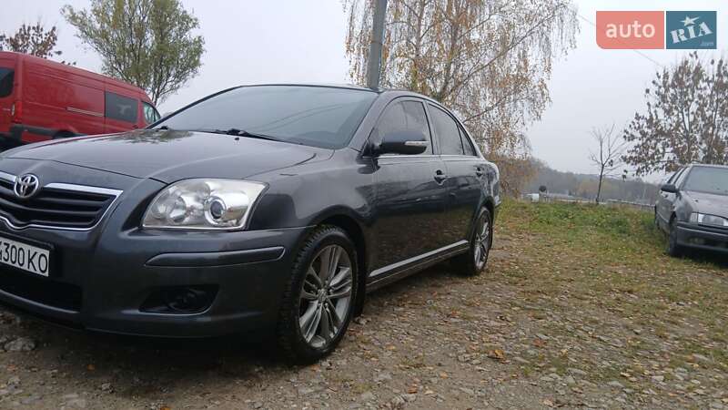 Седан Toyota Avensis 2007 в Новояворовске