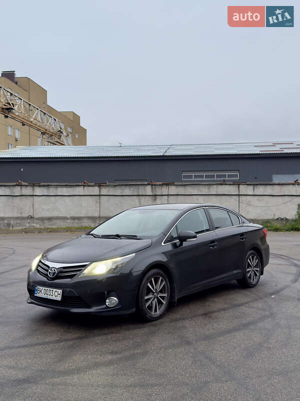 Седан Toyota Avensis 2012 в Киеве