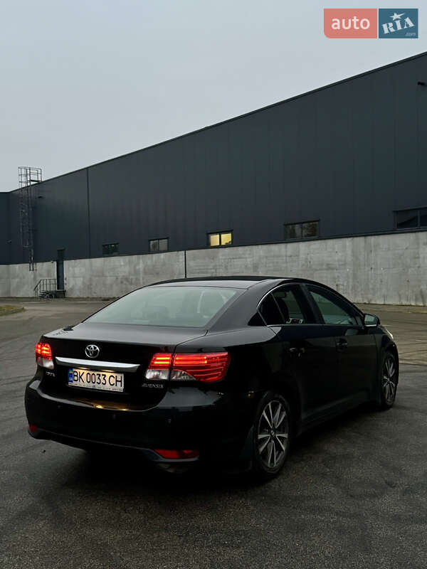 Седан Toyota Avensis 2012 в Киеве