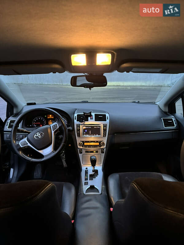 Седан Toyota Avensis 2012 в Киеве