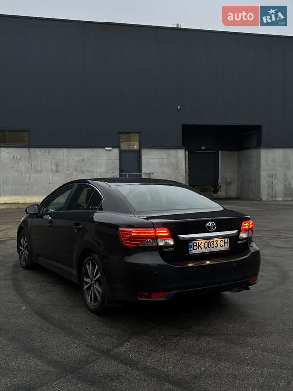 Седан Toyota Avensis 2012 в Киеве