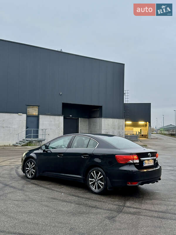 Седан Toyota Avensis 2012 в Киеве