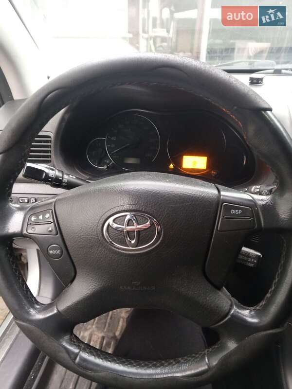 Универсал Toyota Avensis 2007 в Чернигове