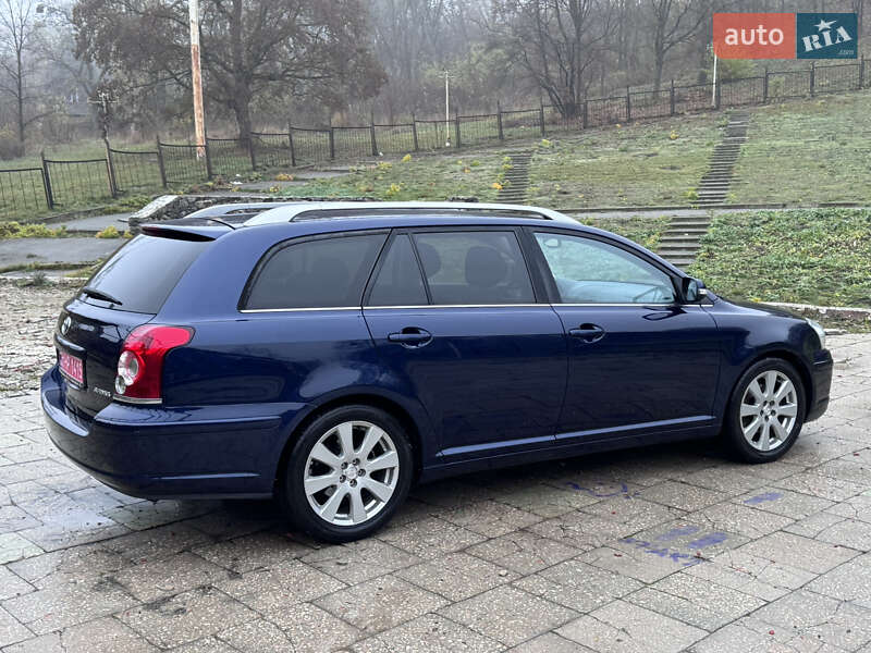 Універсал Toyota Avensis 2006 в Полтаві