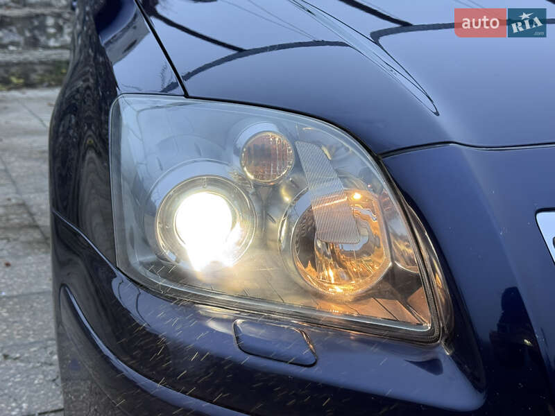 Універсал Toyota Avensis 2006 в Полтаві