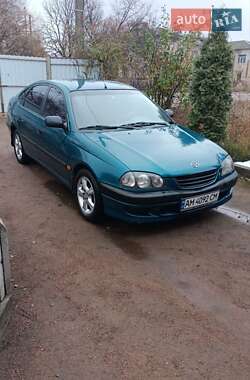 Ліфтбек Toyota Avensis 1998 в Черняхові