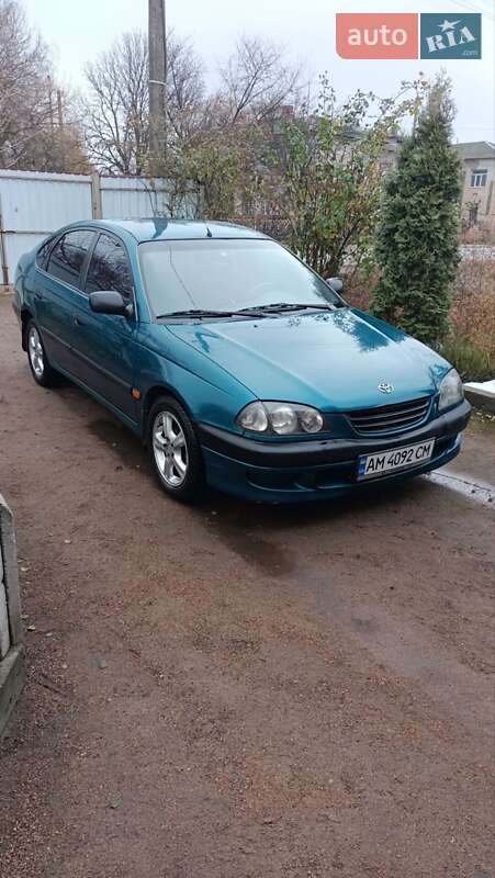 Лифтбек Toyota Avensis 1998 в Черняхове фото Лифтбек Toyota Avensis 1998 в Черняхове