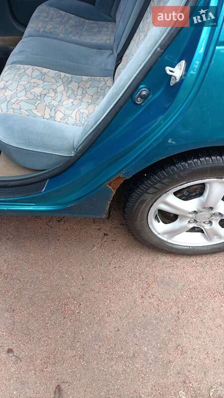 Лифтбек Toyota Avensis 1998 в Черняхове фото 13 Лифтбек Toyota Avensis 1998 в Черняхове