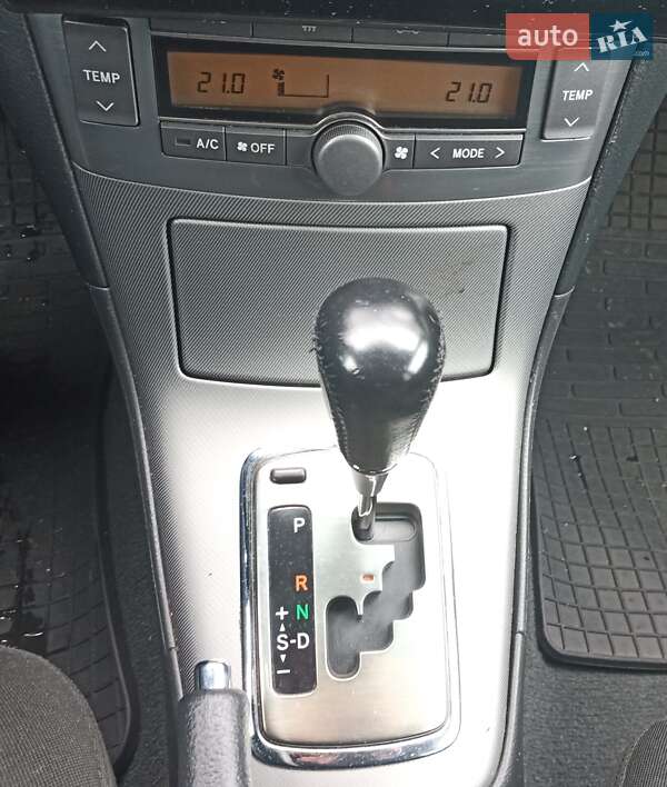 Седан Toyota Avensis 2007 в Киеве