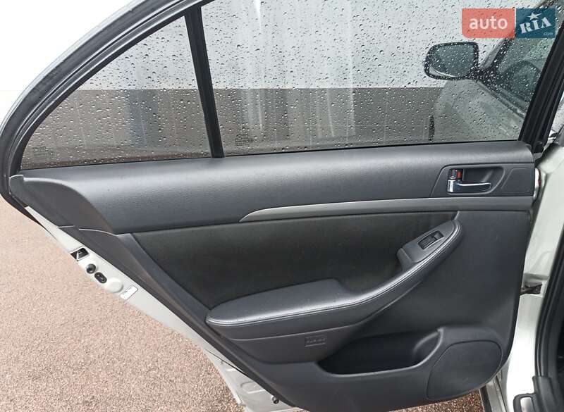 Седан Toyota Avensis 2007 в Киеве