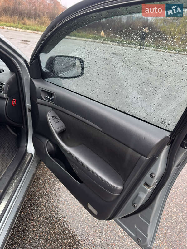 Универсал Toyota Avensis 2007 в Чернигове