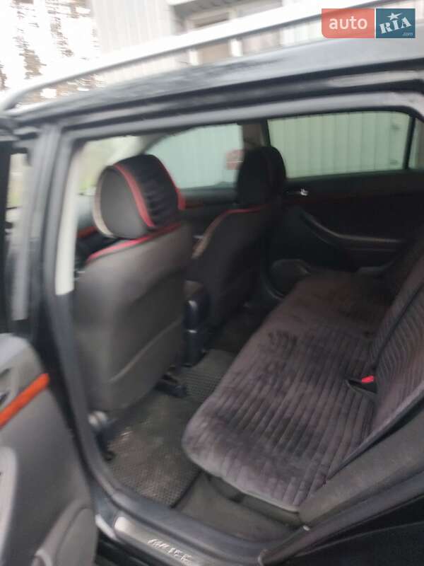 Універсал Toyota Avensis 2005 в Харкові