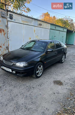 Седан Toyota Avensis 1998 в Одессе