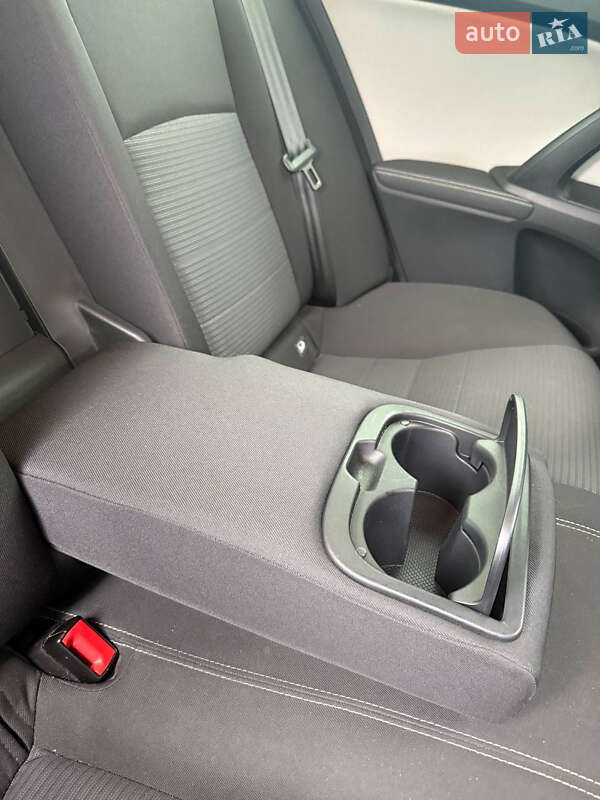 Седан Toyota Avensis 2016 в Благовещенском