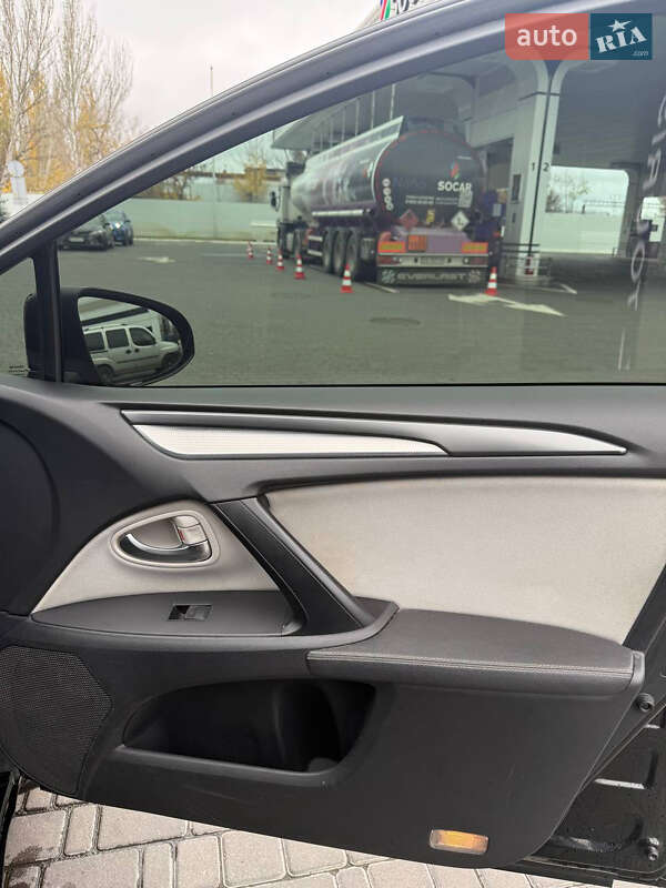 Седан Toyota Avensis 2016 в Благовещенском