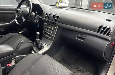 Седан Toyota Avensis 2006 в Черновцах