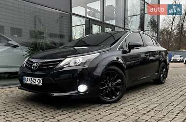 Седан Toyota Avensis 2015 в Киеве
