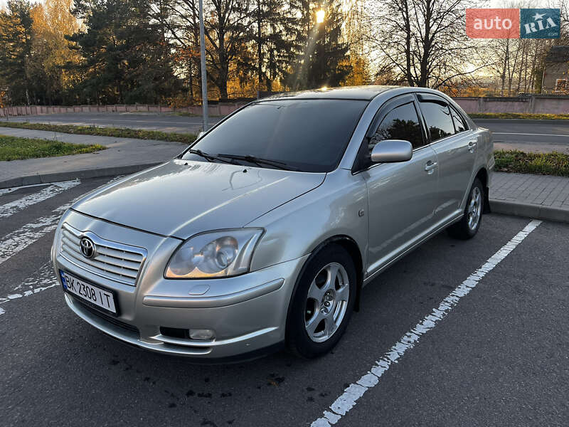 Седан Toyota Avensis 2005 в Ровно