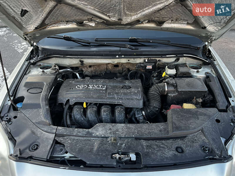 Седан Toyota Avensis 2005 в Ровно