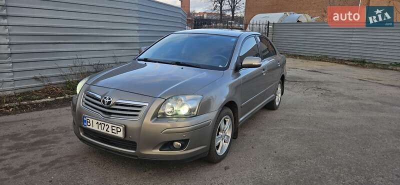 Седан Toyota Avensis 2006 в Полтаве