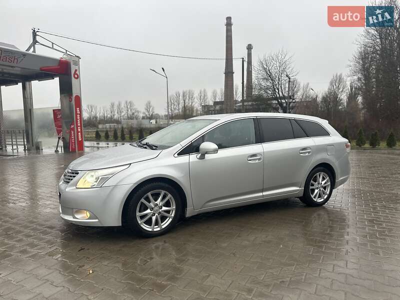 Универсал Toyota Avensis 2010 в Тернополе