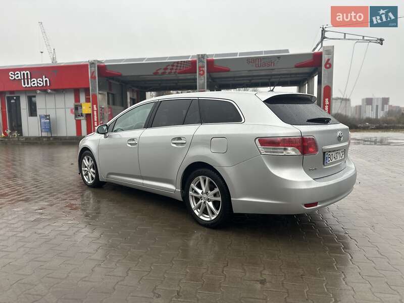 Универсал Toyota Avensis 2010 в Тернополе