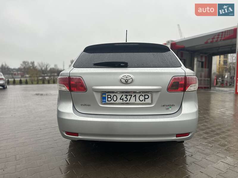 Универсал Toyota Avensis 2010 в Тернополе