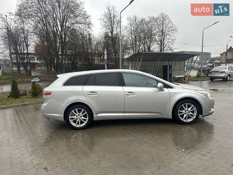 Универсал Toyota Avensis 2010 в Тернополе
